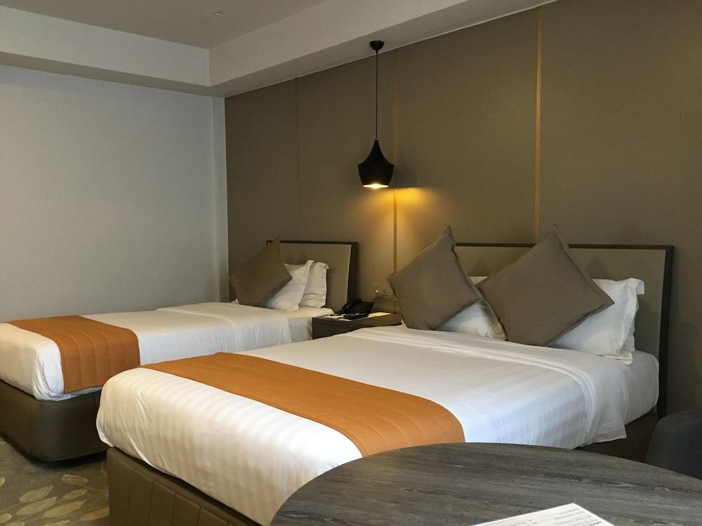 L'Fisher Hotel Bacolod Extérieur photo
