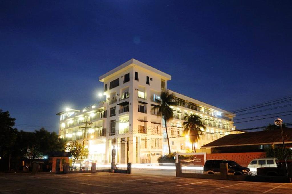 L'Fisher Hotel Bacolod Extérieur photo